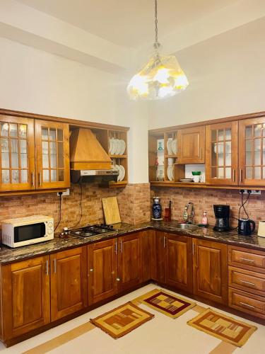 Kuchyň nebo kuchyňský kout v ubytování Sakura Villa Hikkaduwa