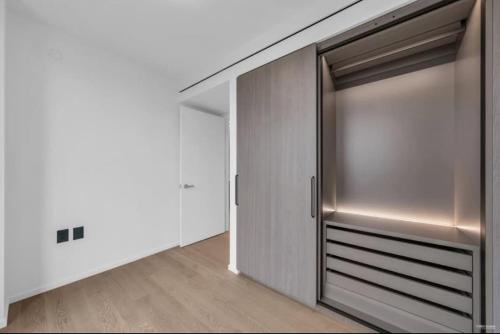 Afbeelding uit fotogalerij van Boutique New 1-Bedroom Condo in Heart of Downtown in Vancouver