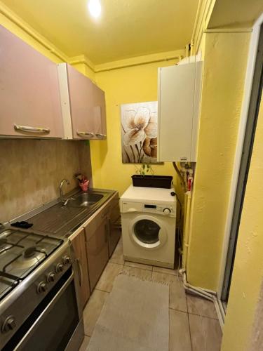 Η κουζίνα ή μικρή κουζίνα στο Apartament Ella