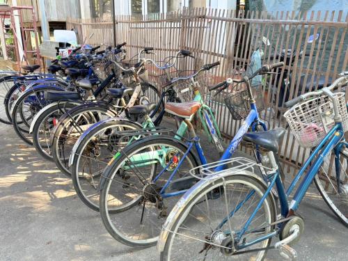 a row of bikes parked next to a fence at Pan Din Boutique Guest House in Phra Nakhon Si Ayutthaya