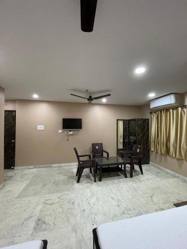 a living room with a table and chairs at Crystal Inn in Salkhia
