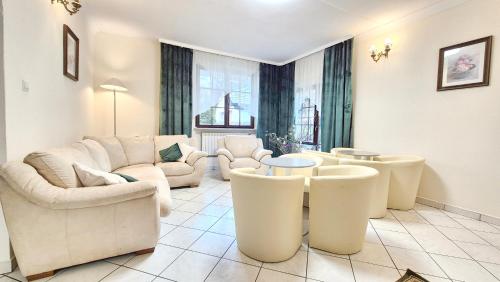 a living room with couches and chairs and a table at VILLA CASSIA w Rabce przy Parku Zdrojowym - smaczne śniadania i obiady in Rabka-Zdrój