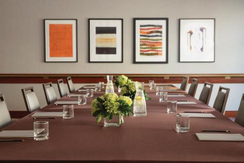 Ein Restaurant oder anderes Speiselokal in der Unterkunft Alma San Diego Downtown, a Tribute Portfolio Hotel 