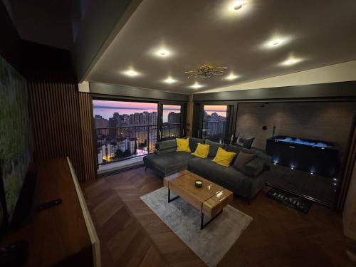 Magic VieW Luxury Penthouse with Jacuzzi and Sea view