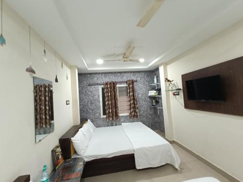 a small room with a bed and a tv at Ginger hotels ujjain tower kshipra inn-Family stay airconditioned hotel in Ujjain
