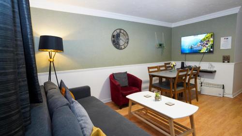 a living room with a couch and a table at Ground Floor 2Bedroom Apt in Central Slough By Easy 2 Manage in Slough