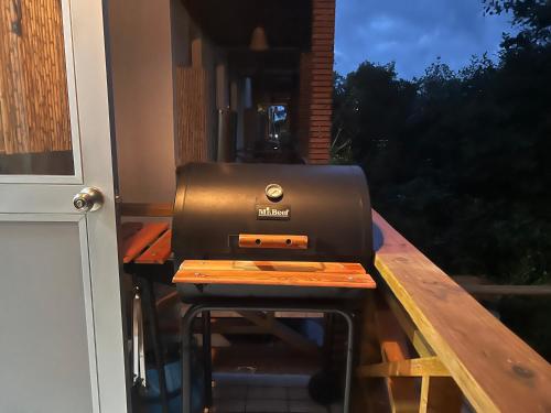 a grill sitting on a table next to a door at Eco Hotel Laguna Beach - Bloque 8 Suite 101 in San Silvestre