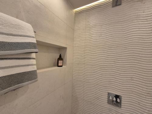 Un baño de The VERTEX