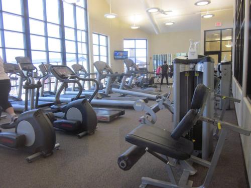 Fitness centrum a/nebo fitness zařízení v ubytování Pine Ridge Peaceful Escape - Hot Tub - Fall Views