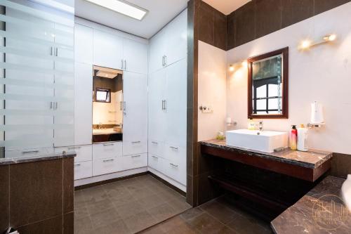 Ένα ή περισσότερα κρεβάτια σε δωμάτιο στο KN5 Holiday Villa