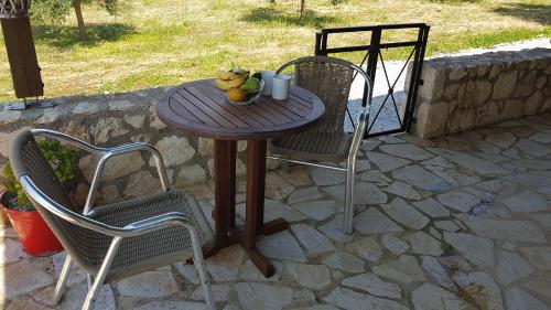 Αίθριο ή υπαίθριος χώρος στο Villa Selene, mountain views, no stairs, 2 km from beach