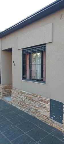 a building with a window on the side of it at Departamento en Gualeguaychú Costanera in Gualeguaychú