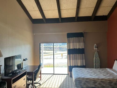 Americas Best Value Inn Franklinにあるベッド