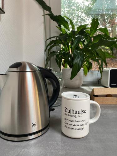 a tea kettle and a coffee mug on a counter at Wunderschönes Ferienhaus mit Fernblick, unweit von Limburg und Rhein-Main-Gebiet in Hünfelden
