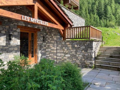 Appartement spacieux, cosy avec cheminée, proche pistes et école de ski, idéal pour familles