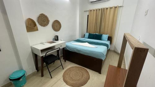 Postel nebo postele na pokoji v ubytování Yes Retreat Rishikesh