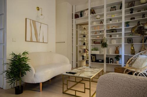 a living room with a couch and a table at Casamea - Apt Spacieux, Clim, Famille & Cabane in Ajaccio