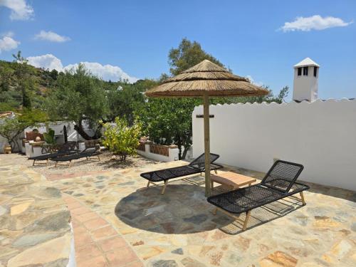 Patio nebo venkovní prostory v ubytování Charmante casita met veranda en zwembad op een kleinschalige olijf Finca