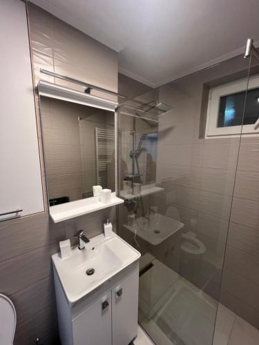 Ένα μπάνιο στο Apartament modern Arad