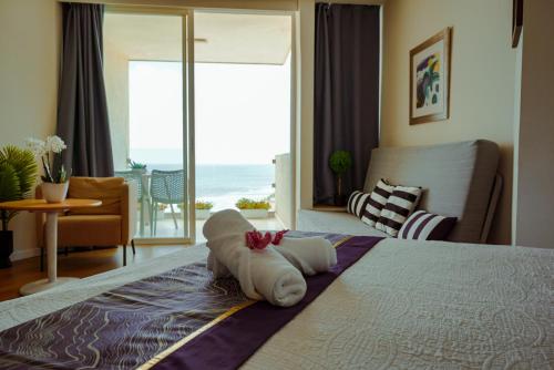 Postel nebo postele na pokoji v ubytování Amano Seaview Suite