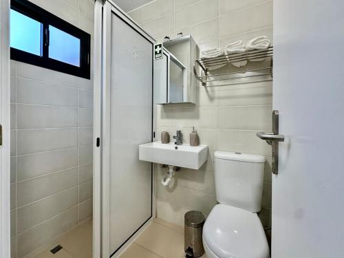 a bathroom with a toilet and a sink at Casa do Perestrelo - Guest House in Machico