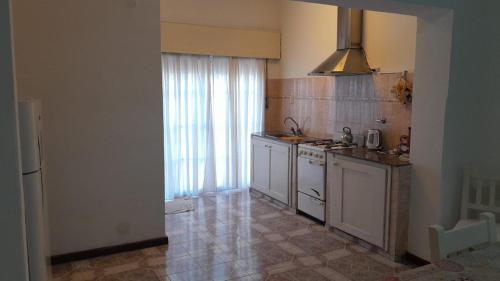 a kitchen with a sink and a stove at Alojamiento familiar Bolivar in Gualeguaychú
