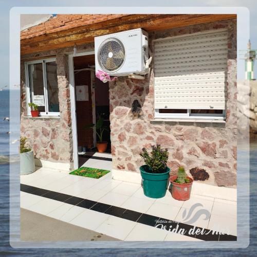 a house with a fan on the side of it at Frida del Mar in Playa Unión
