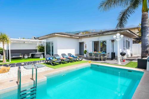Holiday Home PISCINA PRIVADA CLIMATIZADA Teide Views, BBQ