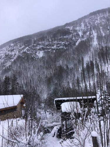 Mon Roc - Maison de montagne atypique avec vue v zimě