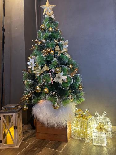 a christmas tree with gold ornaments on it at Loft in Piazza Dodero A due passi dalle piste in Prato Nevoso