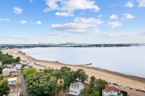 Afbeelding uit fotogalerij van COZY, MODERN, Charming Cottage 1min to the beach in Quincy