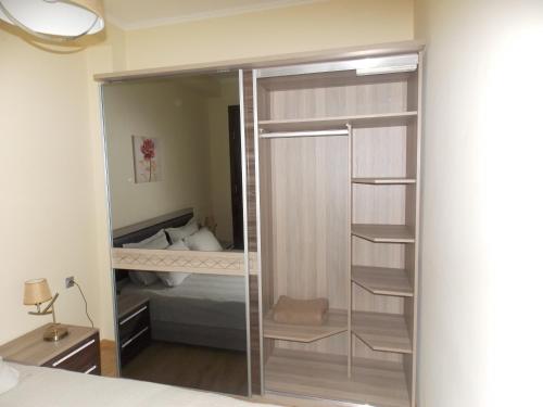 Ένα ή περισσότερα κρεβάτια σε δωμάτιο στο Anna's Sea View Apartment
