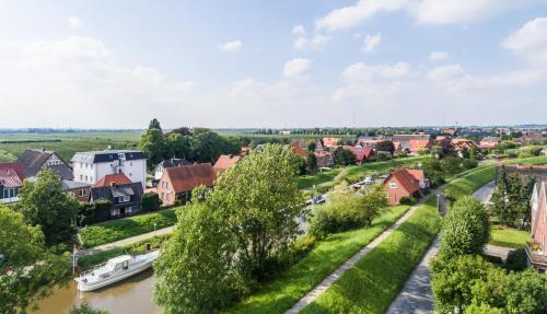 a city with a river and a town at Ferienwohnung an der Hogendiekbrücke in Mittelnkirchen