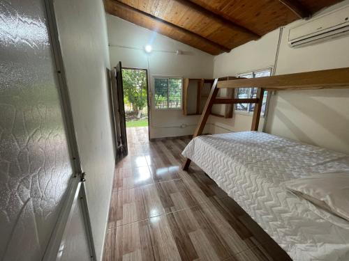 Postel nebo postele na pokoji v ubytování Hostal Ancestrales Capurgana