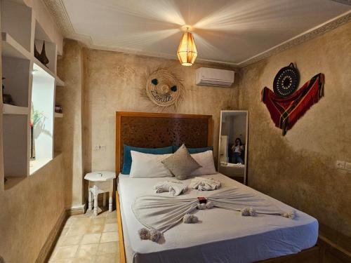 Postel nebo postele na pokoji v ubytování Riad Córdoba