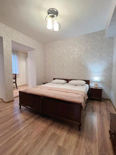 Central Classic Flat Close to Old Town