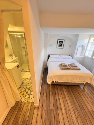 Carre D'or: Very Central Calm Cozy 2BR, with Wi-Fi