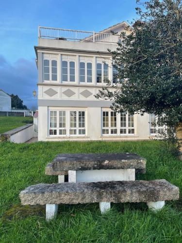 Κήπος έξω από το Beachfront Surf & Holiday House, Charming & Quiet