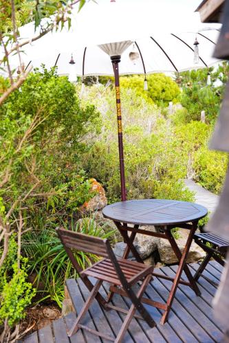 a table and two chairs and an umbrella on a patio at Horizonte Infinito in Tunquen