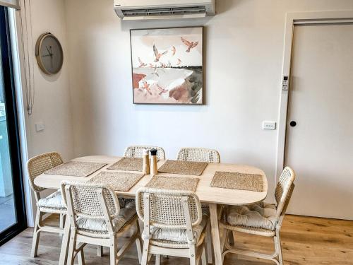 a dining room with a wooden table and chairs at Williamstown Townhouse in Williamstown