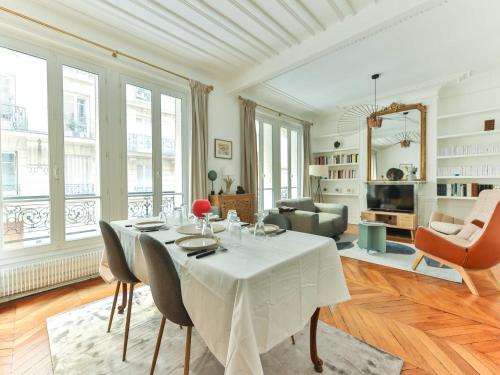 Bright, modern apartment- 14 arrd- Mobility lease