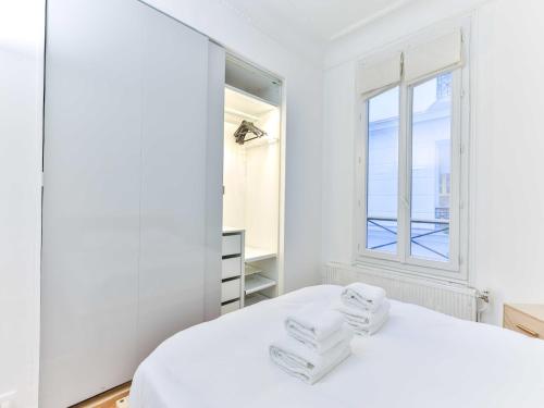 Bright, modern apartment- 14 arrd- Mobility lease