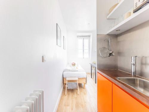 Charming studio 1P near Av Montaigne