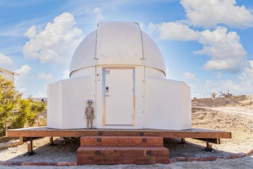 Galeriebild der Unterkunft Observatory Retreat - the Ultimate Stargazing Getaway with Private Observatory in Yucca Valley