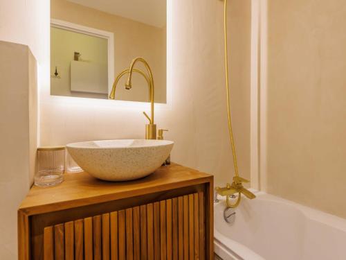 Superb 2P studio near Trocadero
