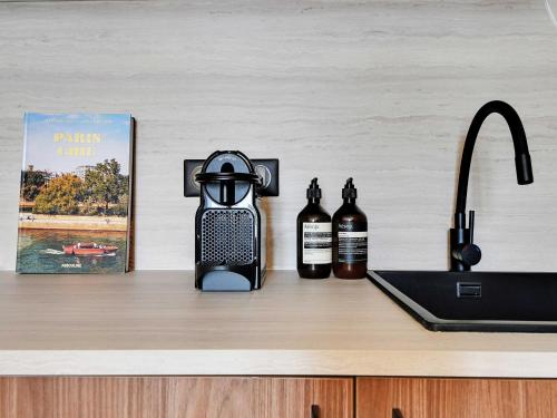 Modern Apt -1BR 4P - View Eiffel Tower Passy