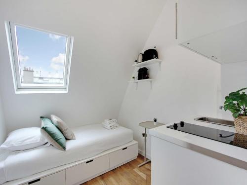 Bedroom 1 - Place Victor Hugo Trocadero - BAIL MOBILITE
