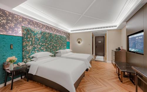 Letto o letti in una camera di Metropolo Hotel Xuzhou High-speed Railway Station Jinlonghu