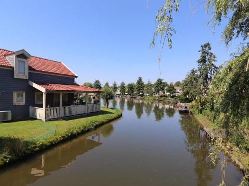 a house on the side of a river at Bungalow in South Holland by the Water in Simonshaven