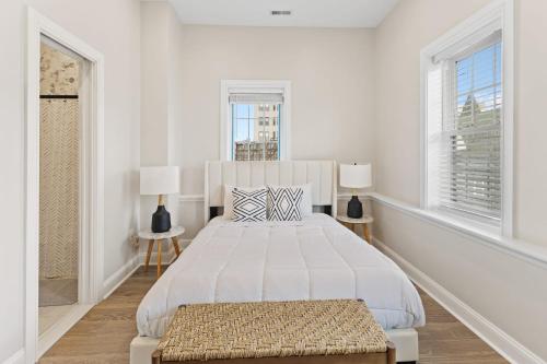 Letto o letti in una camera di Loopin Around Atlantic City Luxe 5BR Townhouse in Orange Loop